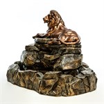 Фонтан-водопад из стеклопластика Лев на скале U08588 высота 105см U08588 - фото 57424