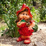 Фигура садовая Девочка клубничка F08195 полистоун высота 51см F08195 - фото 57860