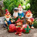 Фигура садовая Девочка клубничка F08195 полистоун высота 51см F08195 - фото 57861