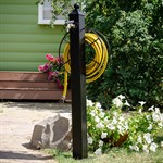 Садовая колонка с кронштейном для шланга Садовая колонка с кронштейном для шланга