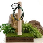 Опора с держателем для садового шланга 54-632 дерево, металл 54-632 - фото 62493