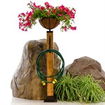 Опора с кроштейном для садового шланга