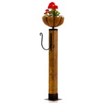 стойка из дерева и металла с кронштейном для шланга