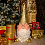 гном в новогодней покраске