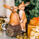 Декоративная фигура зайцы на пне