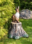 Фигура для сада Заяц на пне