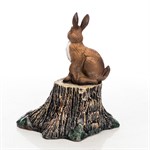 Заяц на пне, цвет коричневый