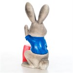 Фигура Заяц с подарком из стеклопластика