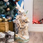 новогодний  заяц в новогодней покраске