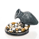 садовый фонтан с кувшином