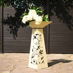 красивый вазон для дачи