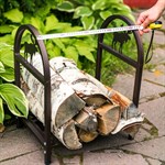 вместительная дровница