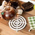 белая подставка под горячее