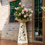 вазон металлический для загородного дома