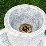 с металлической решеткой